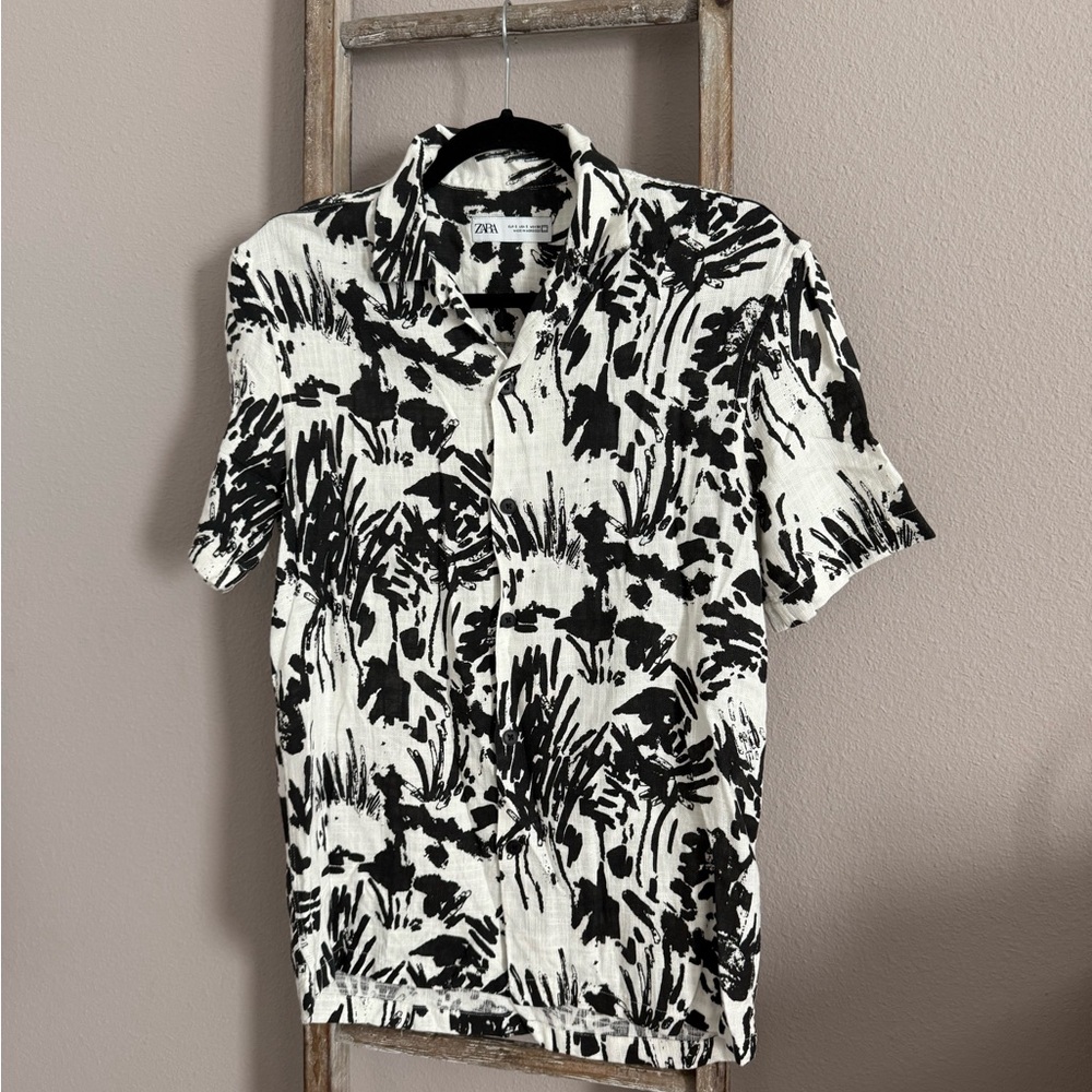 Zara Men's Abstract Black and White Shirt size S